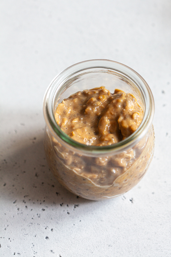 Vanilla Spice Pumpkin Overnight Oats | The Full Helping