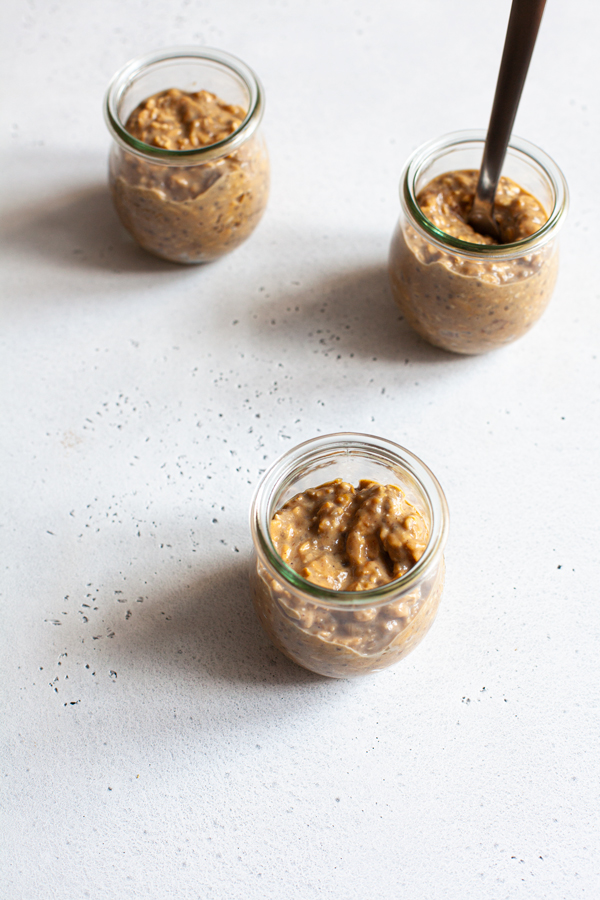 Vanilla Spice Pumpkin Overnight Oats | The Full Helping