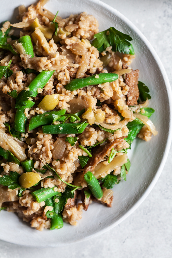 Skillet Seitan and Bulgur with Fennel & Olives | The Full Helping