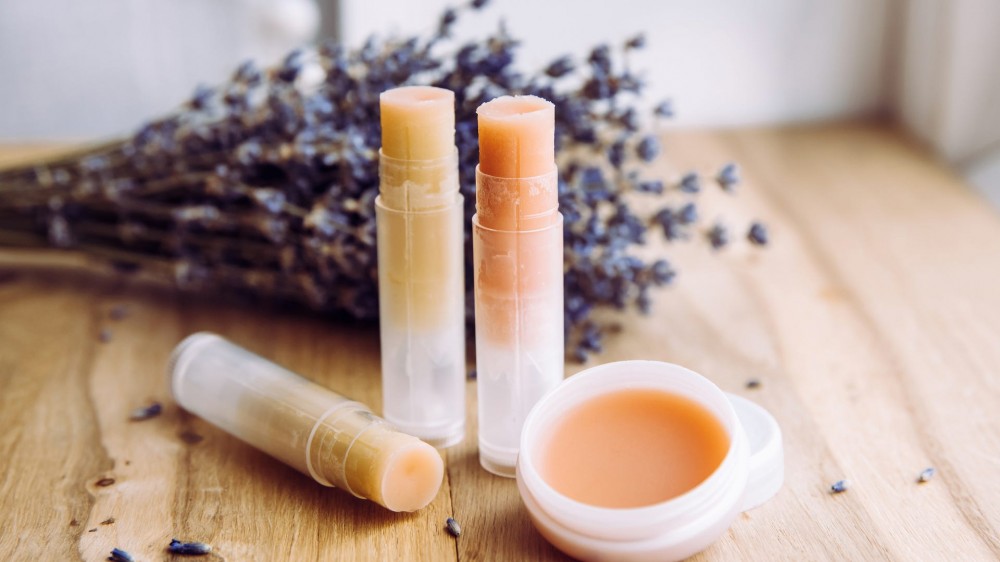 Make homemade natural organic ingredients lip balm.